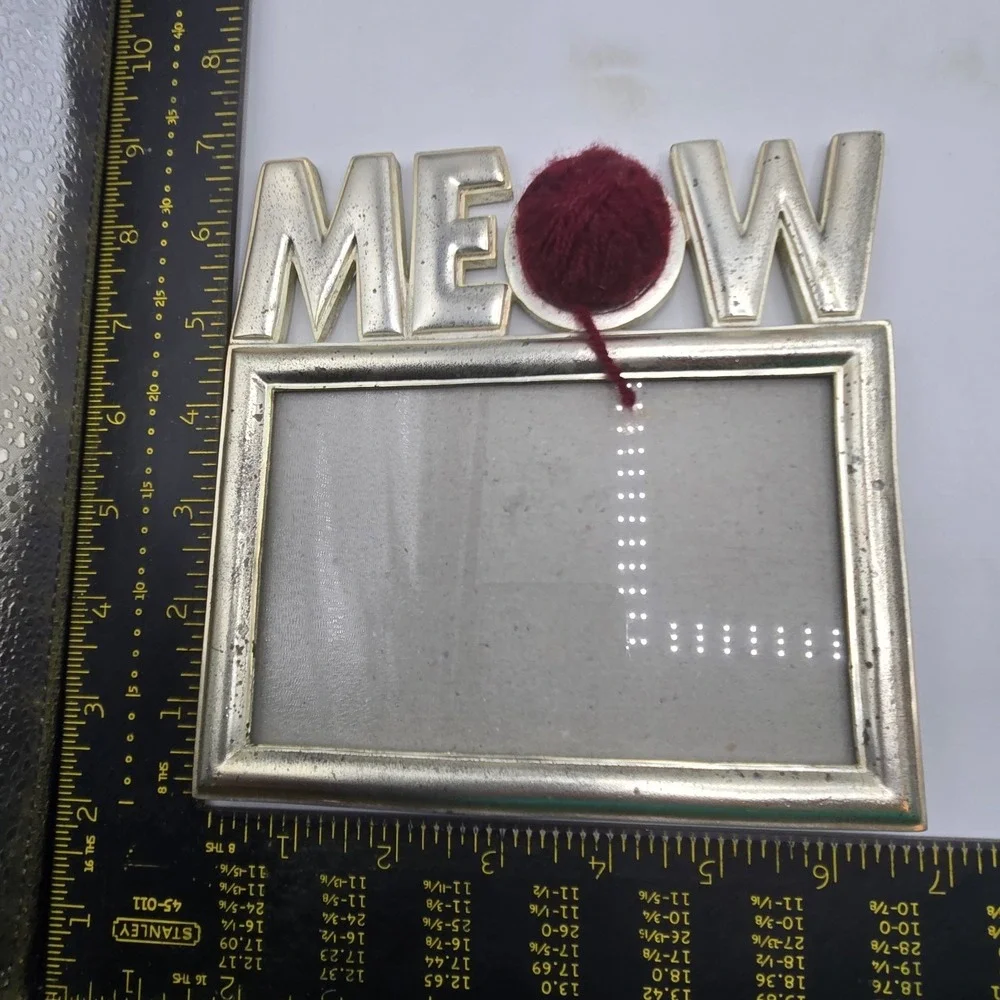 Meow 4x6 Metal Picture Frame With Yarn Vintage